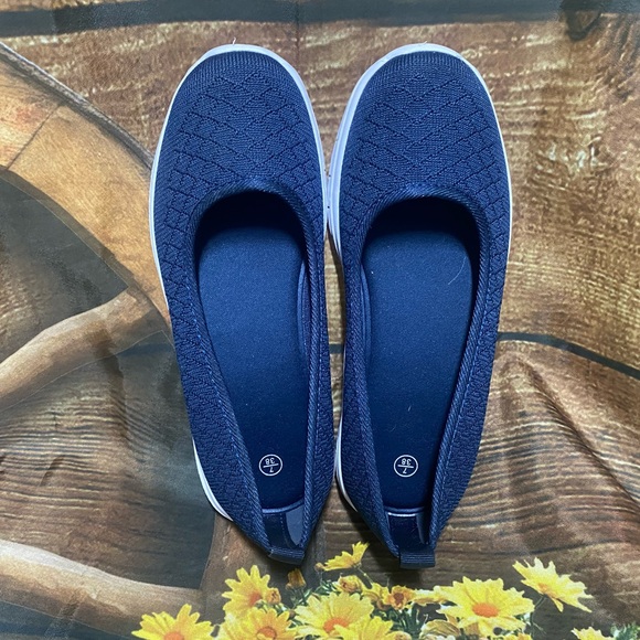 NWOT Slip on shoes - Picture 2 of 5